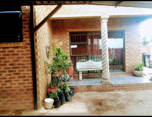 4 BEDROOM FREEHOLD FOR SALE IN KAGISO